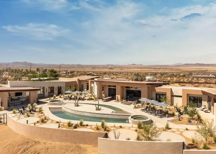 Peak By Fieldtrip - 8 Bedroom Modern Oasis - 2 Pools